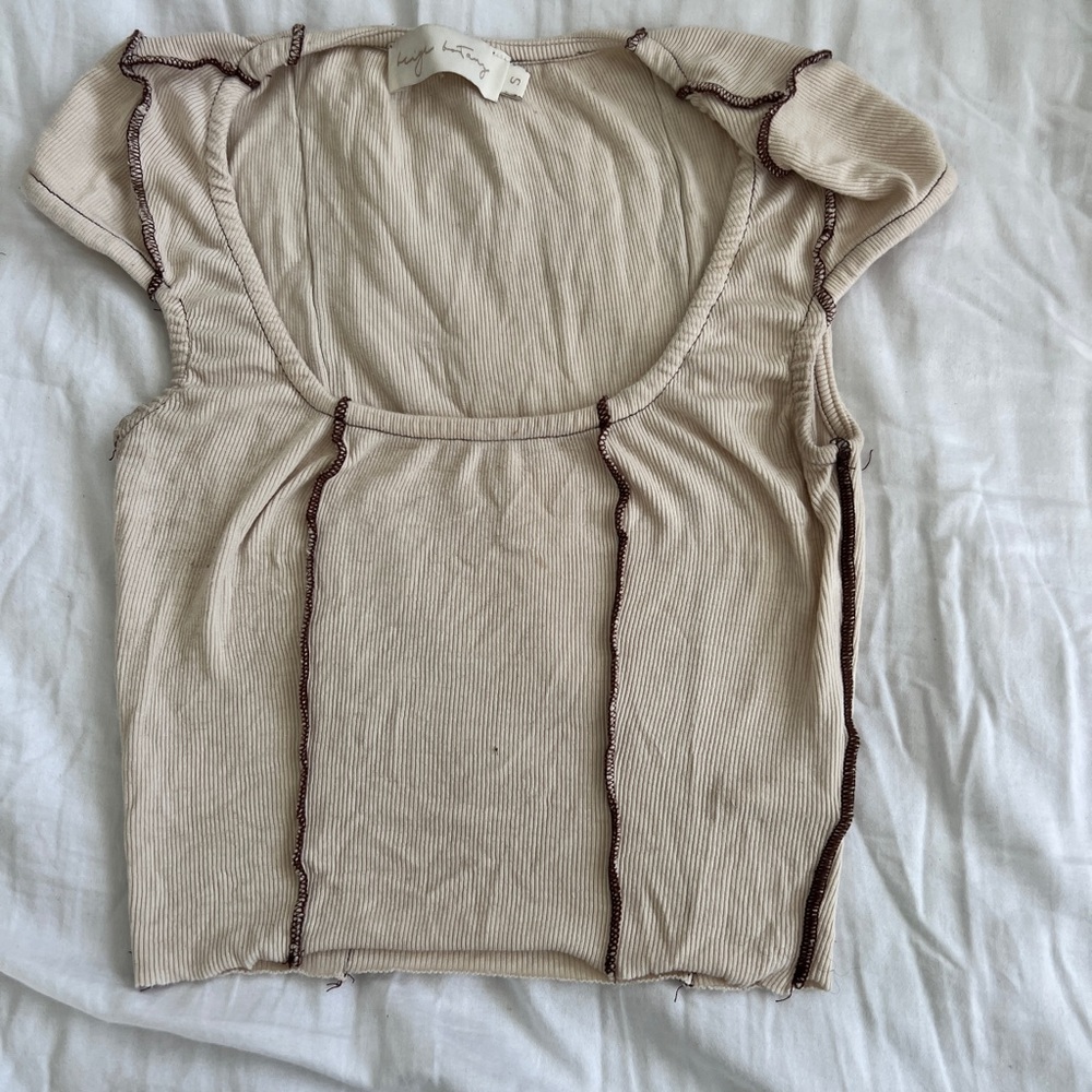 Cropped cream shirt